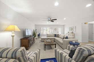 52 PineHill Trail E in Jupiter, FL - Foto de edificio - Building Photo