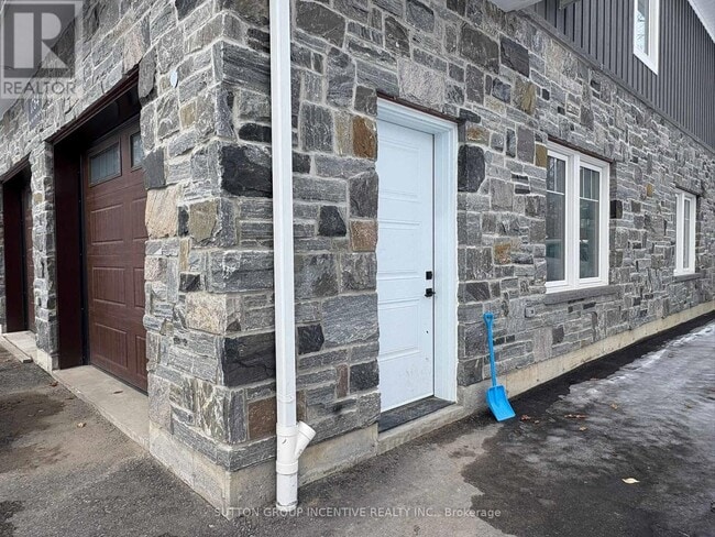 1784 Big Bay Point Rd in Innisfil, ON - Building Photo - Building Photo