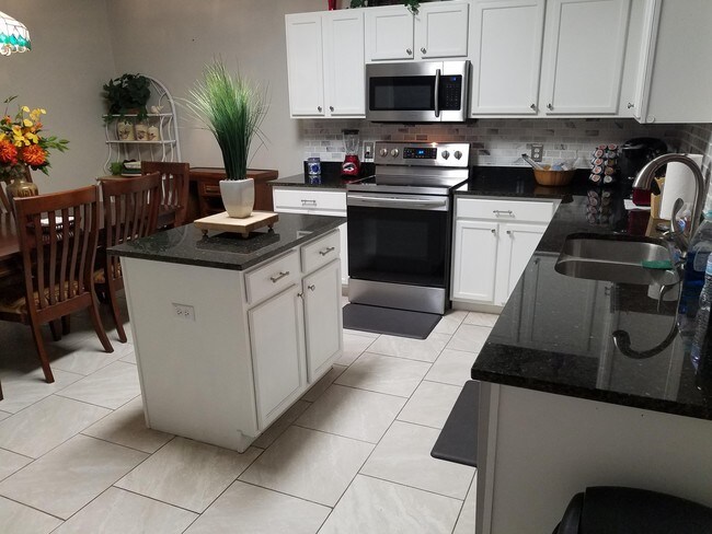 110 S Creek Bend Dr, Unit 01-1611 in Hutto, TX - Foto de edificio - Building Photo