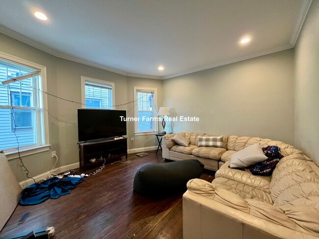 47 Beech Glen St, Unit #2 in Boston, MA - Foto de edificio - Building Photo