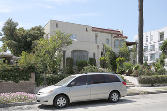 341 N Serrano Ave in Los Angeles, CA - Building Photo - Building Photo