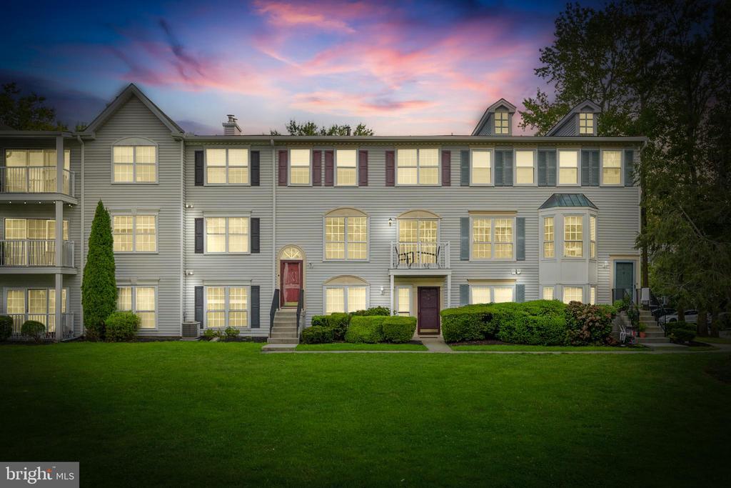 71 Chambord Ct in Hamilton Township, NJ - Building Photo