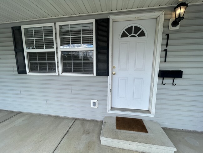 9 - 13 E Verity St., Unit 11 in The Plains, OH - Foto de edificio - Building Photo