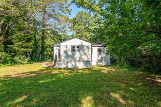 1836 Meadow Ln in Decatur, GA - Foto de edificio - Building Photo