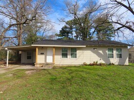 2403 W Sherwood St in Tyler, TX - Building Photo