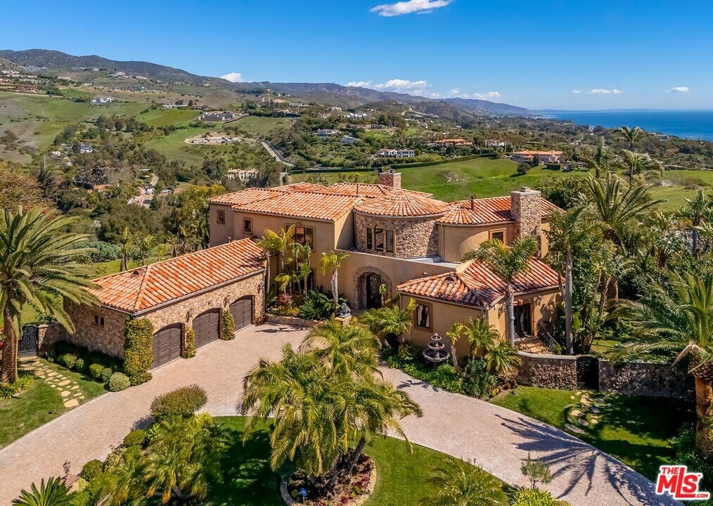 6208 Ramirez Mesa Dr in Malibu, CA - Building Photo