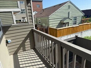 4535 41st Ave SW in Seattle, WA - Foto de edificio - Building Photo