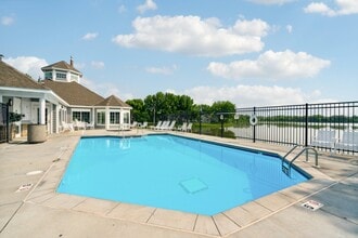 Hazeltine Shores in Chaska, MN - Building Photo - Building Photo