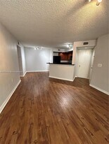 701 Vista Isles Dr in Plantation, FL - Building Photo
