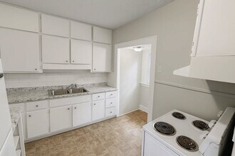 1302 Lindley Ave in Indianapolis, IN - Building Photo - Building Photo