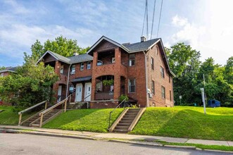 1037 N 6th St, Unit 1023 in Clairton, PA - Foto de edificio - Building Photo