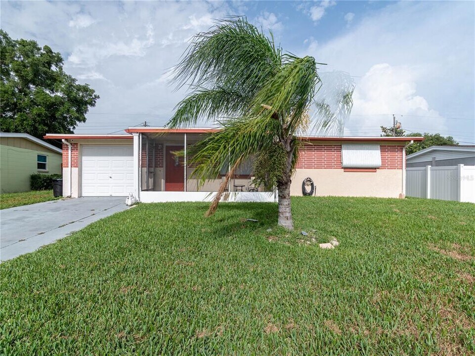2048 Melody Dr in Holiday, FL - Building Photo