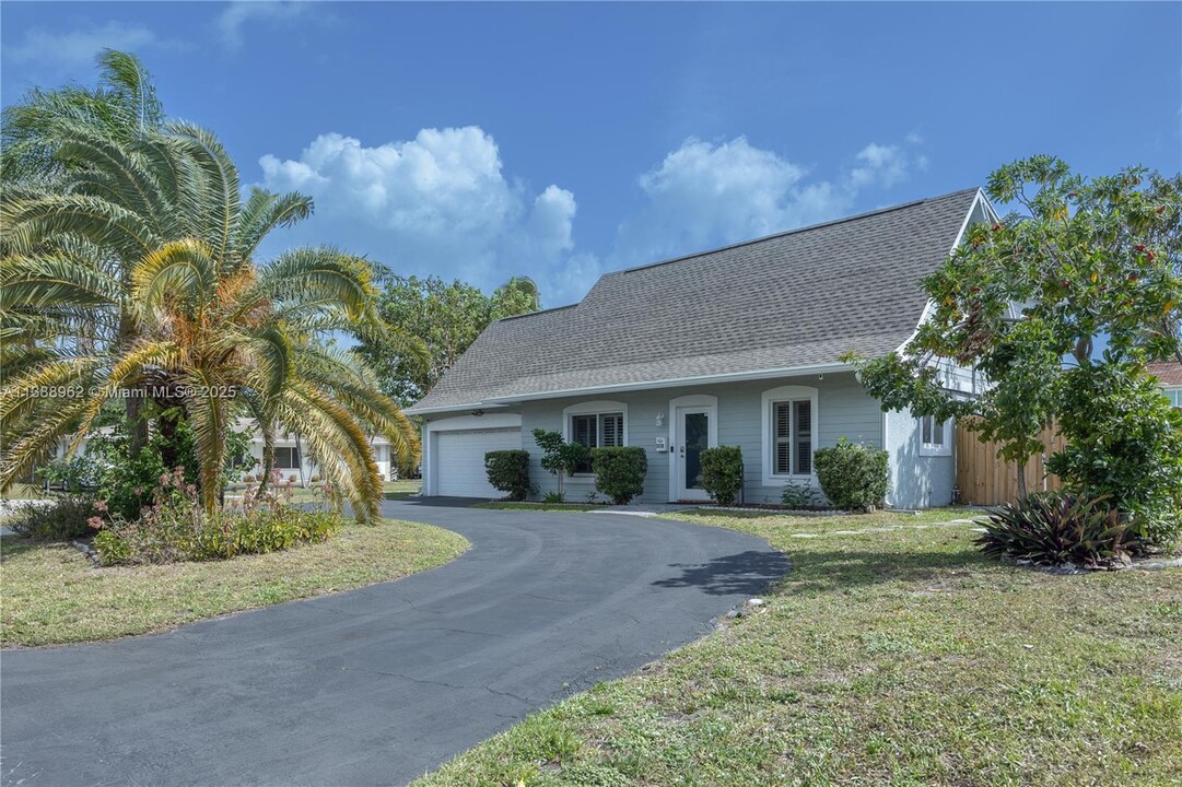 1690 NE 25th Ave in Pompano Beach, FL - Foto de edificio