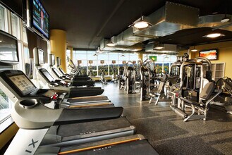 10349 NE 10th St in Bellevue, WA - Building Photo - Building Photo