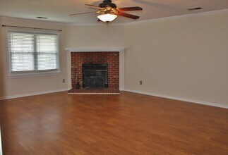 2033 Big Boulder Dr in Virginia Beach, VA - Foto de edificio - Building Photo