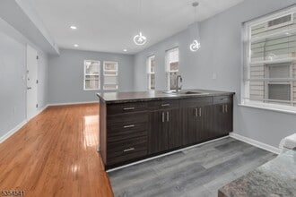 10 Walter Pl in Irvington, NJ - Foto de edificio - Building Photo