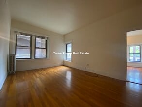 1386A Beacon St, Unit 4 in Brookline, MA - Foto de edificio - Building Photo