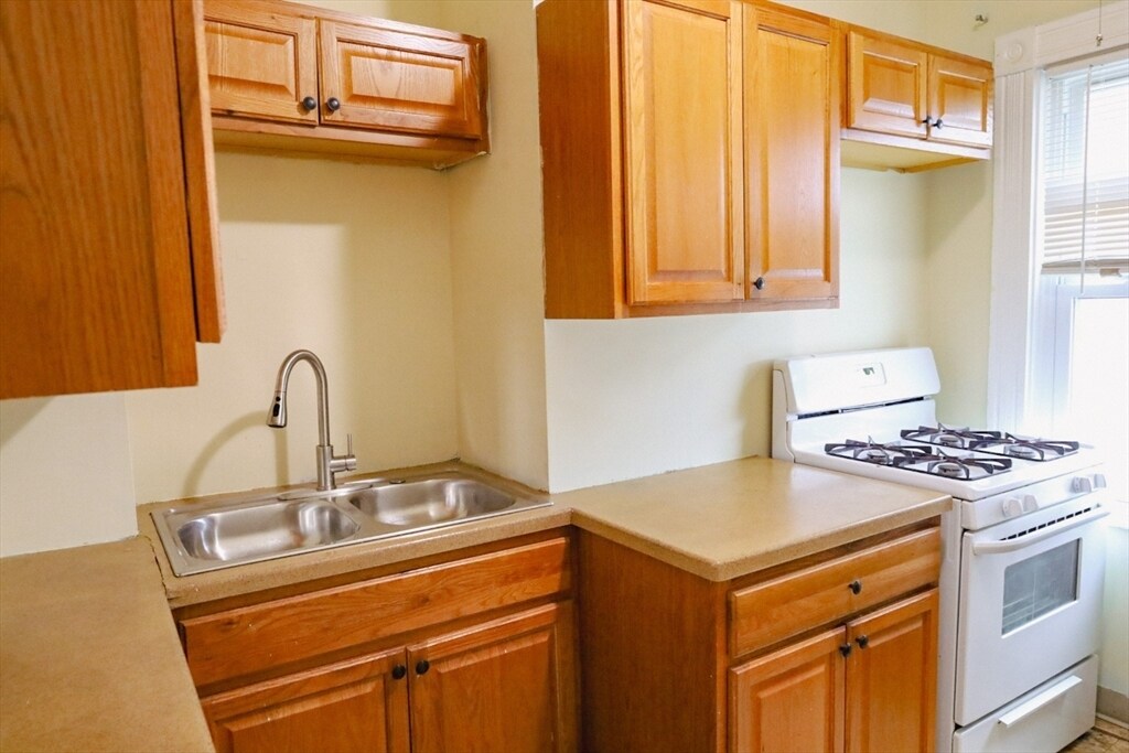 159 Covel St in Fall River, MA - Building Photo