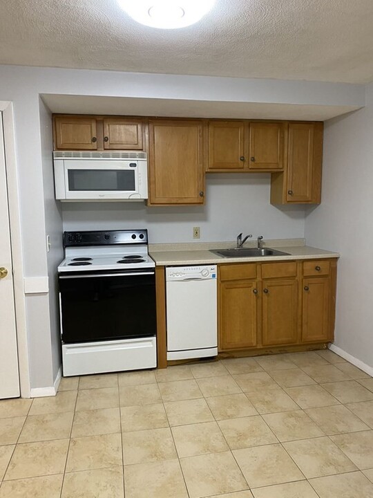 19 Elmwood Park, Unit 6 in Quincy, MA - Building Photo