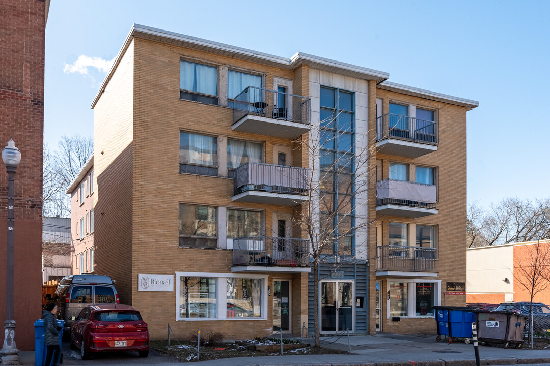 1445 Sainte Foy Ch in Québec, QC - Building Photo