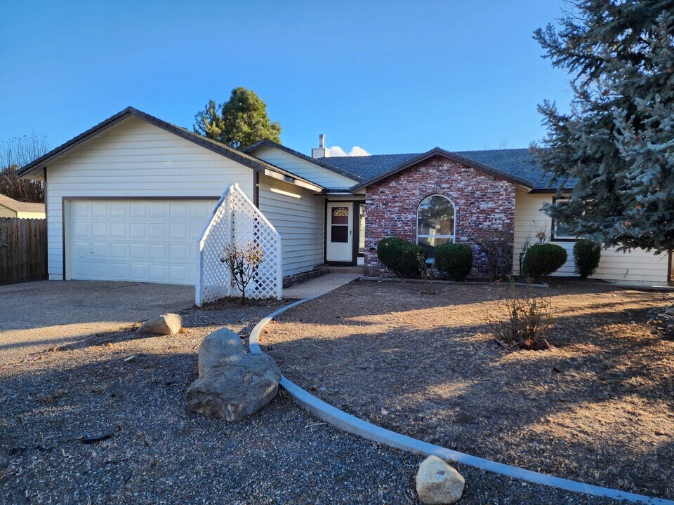 1687 Mackland Ave in Minden, NV - Building Photo
