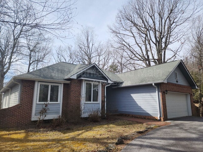 4000 Laurel Park Hwy in Laurel Park, NC - Building Photo - Building Photo