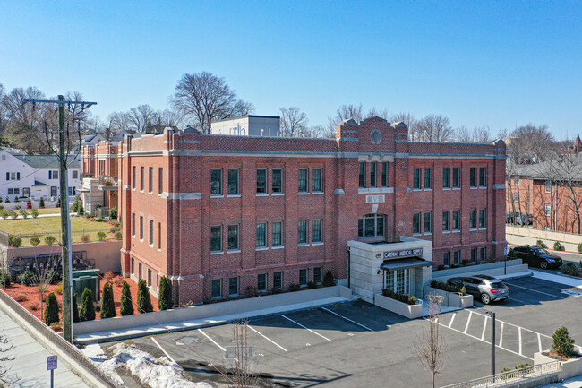 The Woburn Armory in Woburn, MA - Foto de edificio - Other