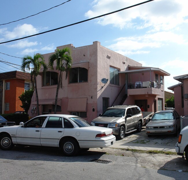 625 SW 18th Ave in Miami, FL - Building Photo - Building Photo