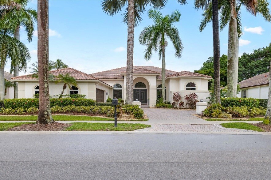 2534 Golf View Dr, Unit 1257 in Weston, FL - Building Photo