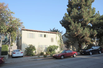 827-833 N Sweetzer Ave in West Hollywood, CA - Building Photo - Building Photo