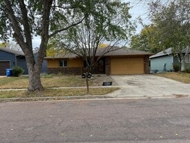 2601 S Ascot Ave in Sioux Falls, SD - Building Photo