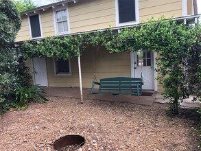 208 Ave A in El Campo, TX - Building Photo - Building Photo