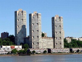 7000 JFK Blvd E in Guttenberg, NJ - Building Photo