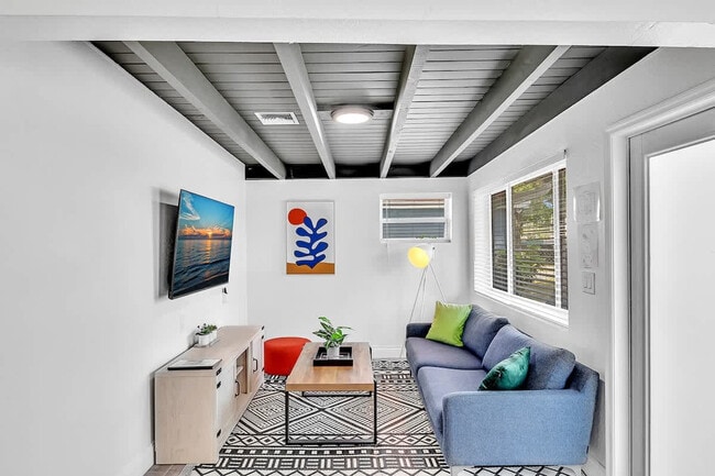 1568 NE 35th St in Oakland Park, FL - Building Photo - Building Photo