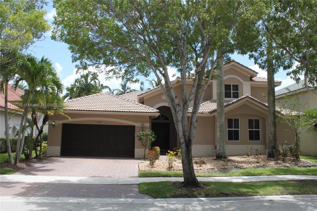 1342 Crossbill Ct in Weston, FL - Building Photo