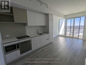 1000-1000 Portage Pkwy in Vaughan, ON - Building Photo - Building Photo