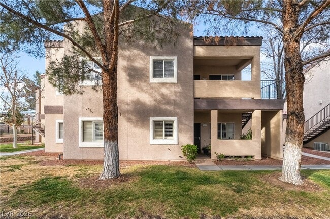 5250 S Rainbow Blvd in Las Vegas, NV - Building Photo - Building Photo