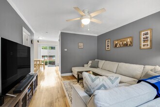 224 New Britain Ave in Farmington, CT - Foto de edificio - Building Photo