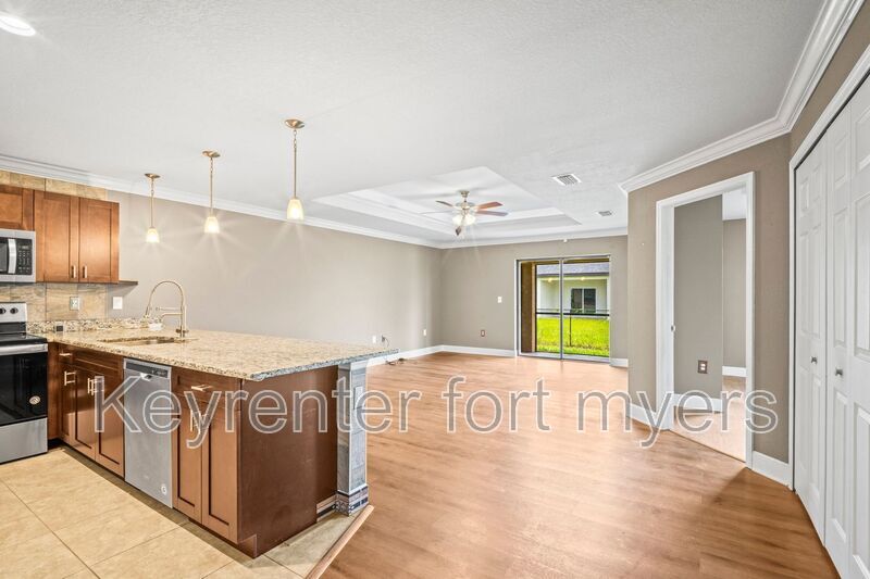 1528 Gretchen Ave S in Lehigh Acres, FL - Building Photo