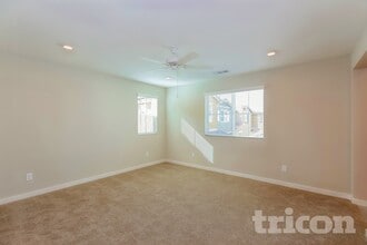 31669 Rosetta St in Menifee, CA - Foto de edificio - Building Photo