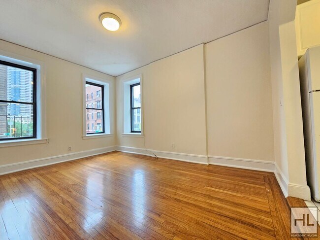 Bright 2-Bedroom Corner Unit in Murray Hil in New York, NY - Foto de edificio - Building Photo