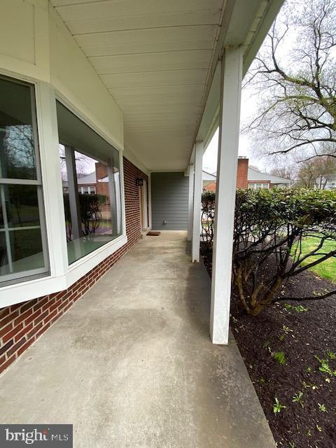 2128 Greenwich St in Falls Church, VA - Foto de edificio - Building Photo