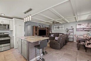 352 Saxony Trail in Delray Beach, FL - Building Photo