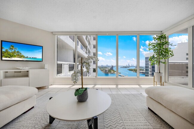 1717 N Bayshore Dr in Miami, FL - Building Photo - Building Photo