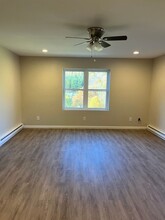 233 Majestic Vine Ln in Warrensville, NC - Foto de edificio - Building Photo