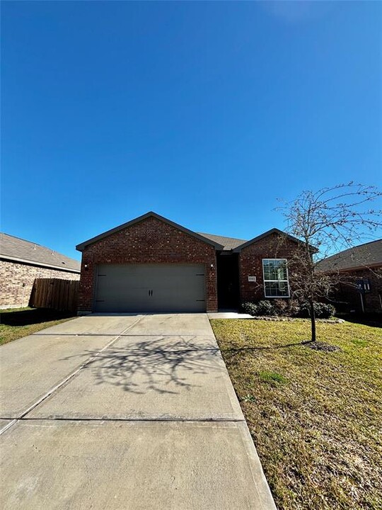 10471 Red Cardinal Dr in Cleveland, TX - Foto de edificio