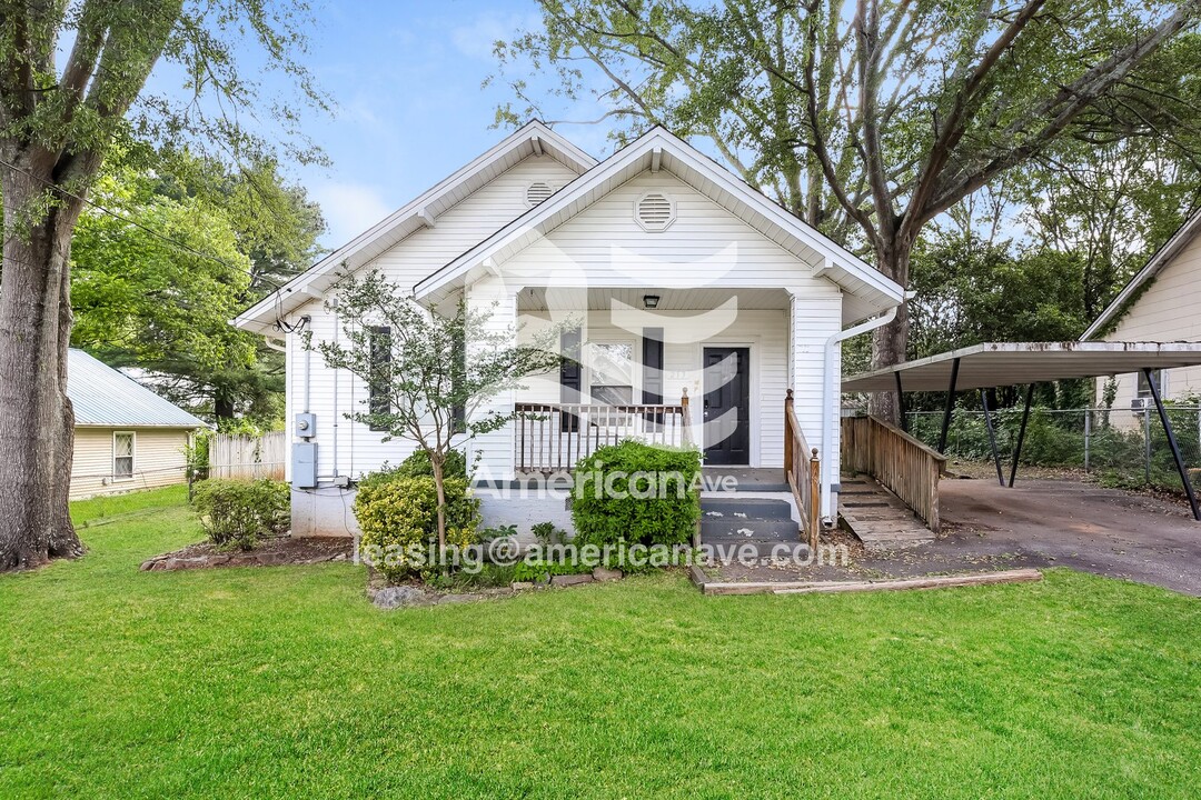 213 S 7th St in Easley, SC - Foto de edificio