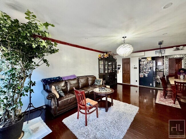 20-52 32nd St-Unit -1 in Queens, NY - Building Photo - Building Photo