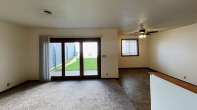 Courtyard Townhomes in Tomah, WI - Foto de edificio - Building Photo