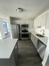 201 N Westshore Dr, Unit 3003 in Chicago, IL - Building Photo - Building Photo